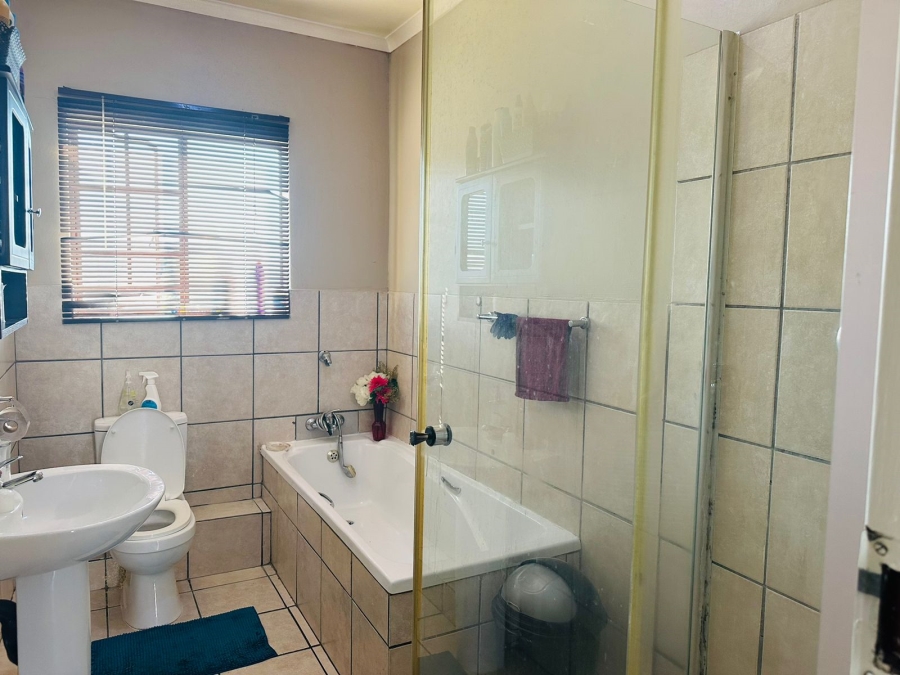 2 Bedroom Property for Sale in Rustenburg Central North West